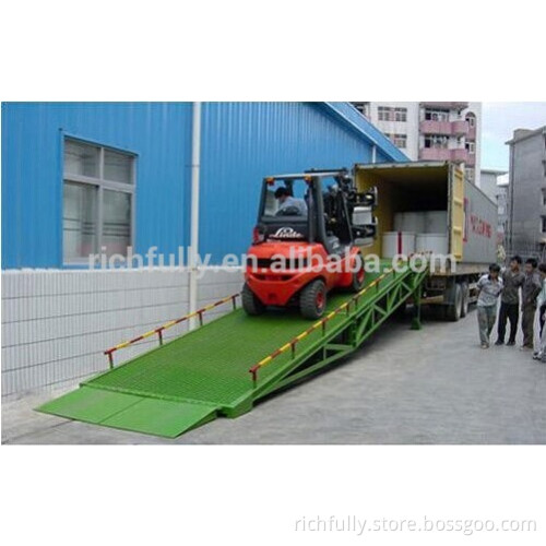Forklift loading ramps